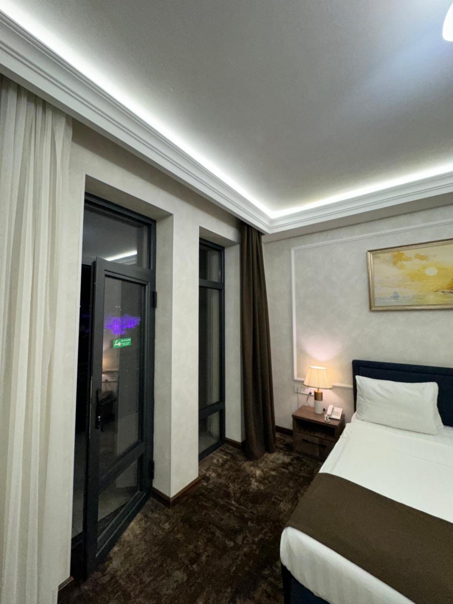 Garnet Hotel Tashkent Exterior photo