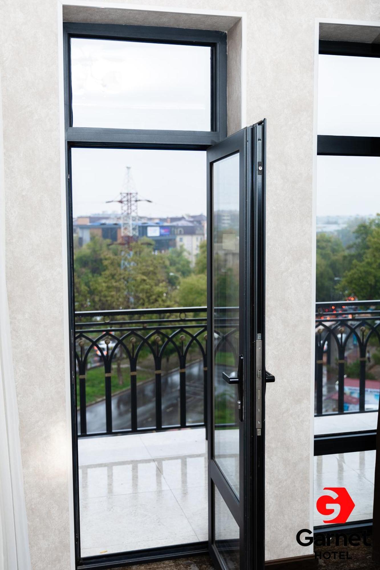Garnet Hotel Tashkent Exterior photo